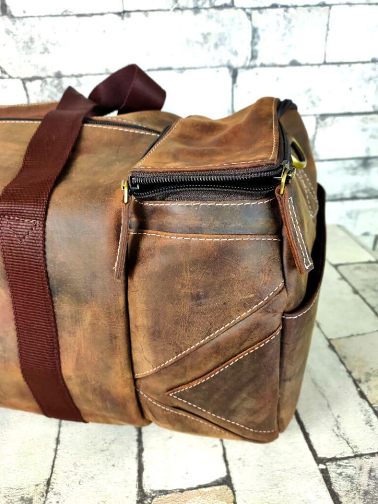 Hunter leather duffle bag with easy access pocket